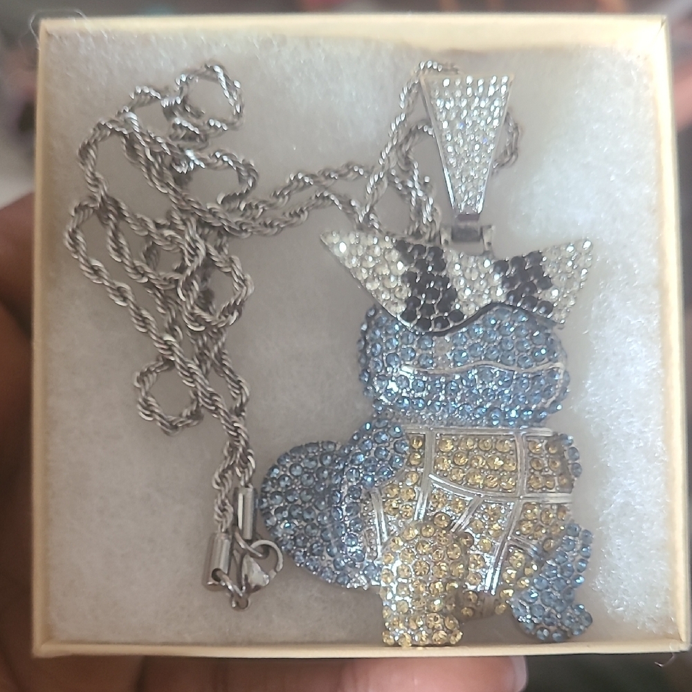 Elegant Silver and Blue Pendant Necklace